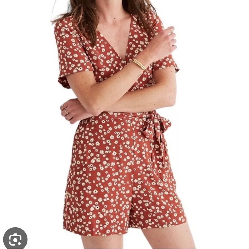 CLEANOUT SALE🚨 Madewell floral wrap-waist romper